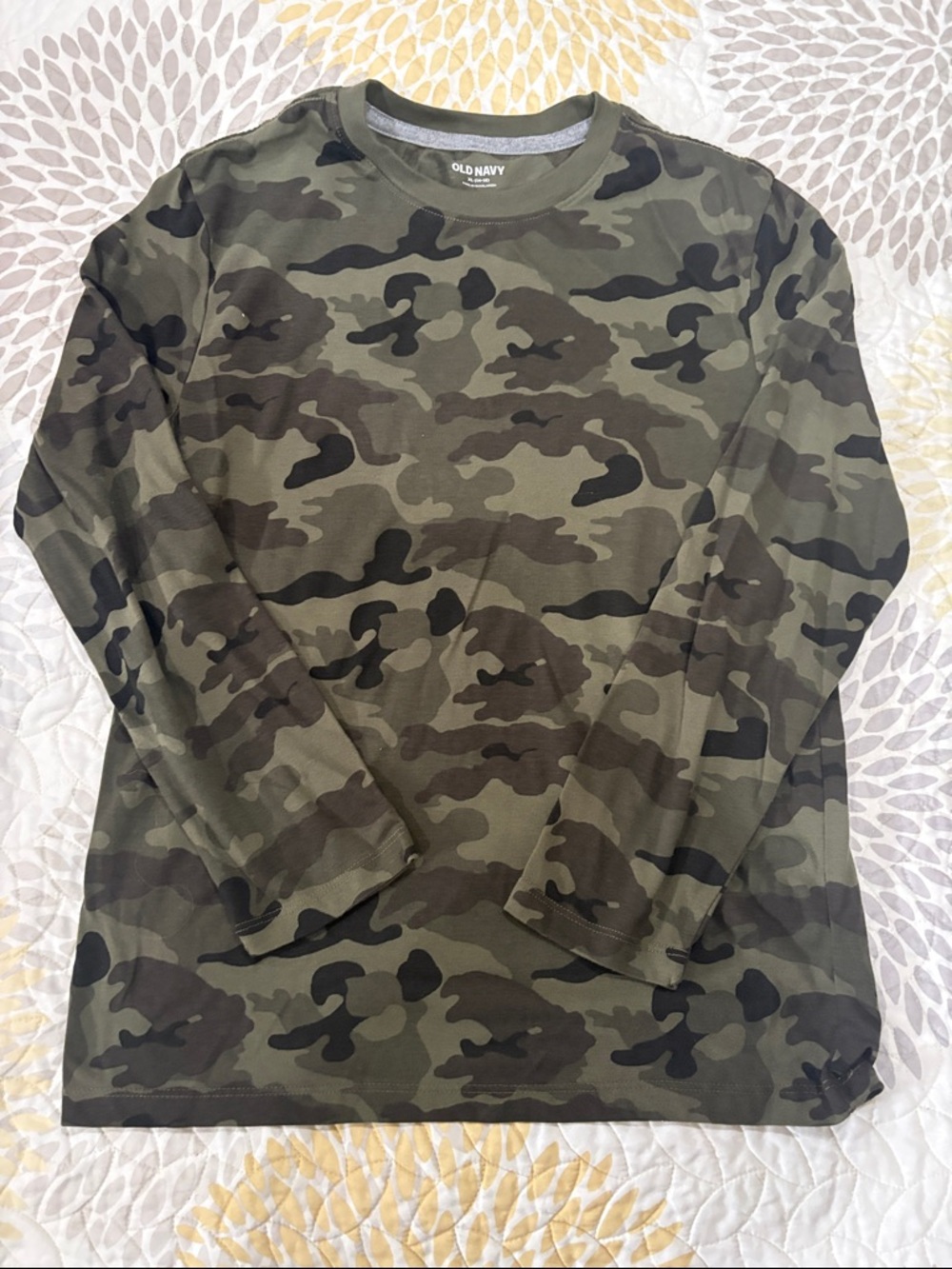 Old Navy Men’s Camo Long-Sleeve Tee in Olive and Black